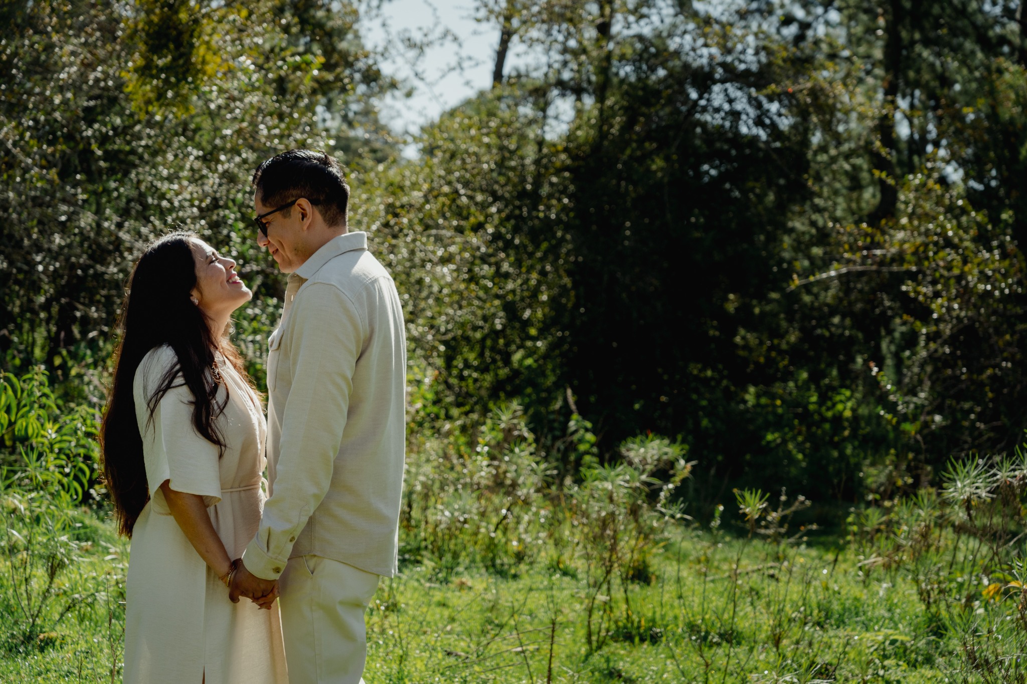 Rosa María y Joacim en el bosque